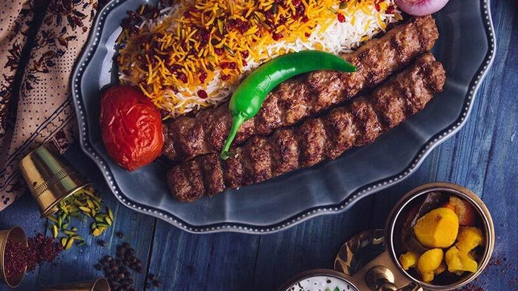 Kebab koobideh 🥩🍢 | This kebab is one of the most famous kebabs in Iran, so delicious and easy to make. Most people serve this dish at important ceremonies and when hosting their guests. | konj